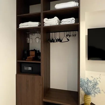 Caleda - Boutique In Center 3*