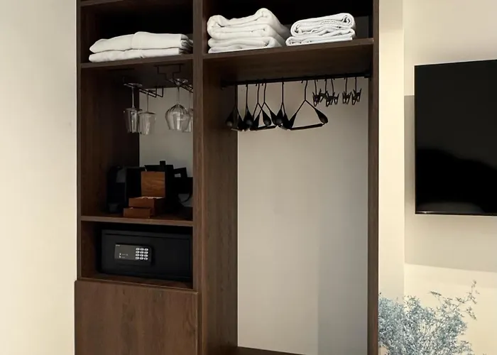 Caleda - Boutique In Center 3*